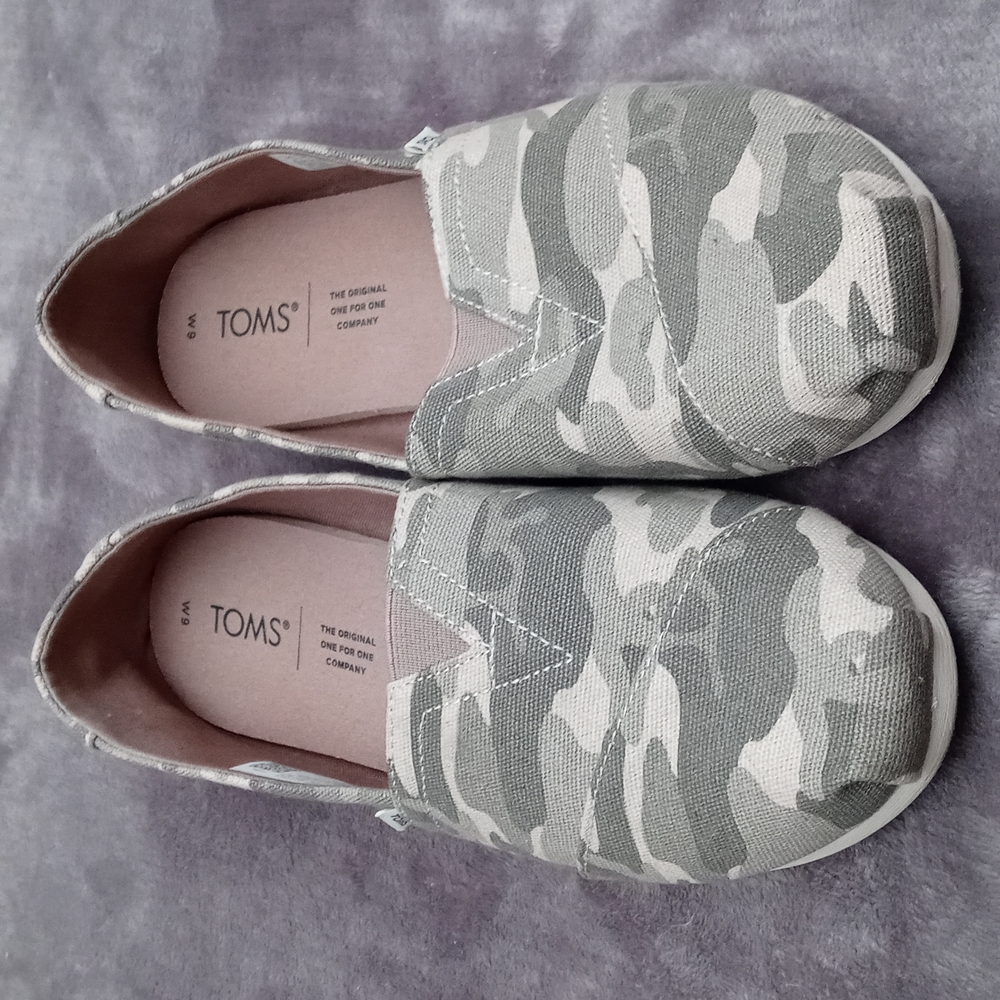 Toms womens size 9 shoes